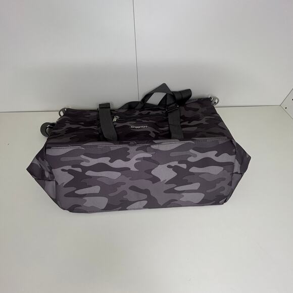 Baggallini Carryall Tote Shoulder Bag Black Camo Travel Work Gym Purse Handbag - Picture 5 of 9